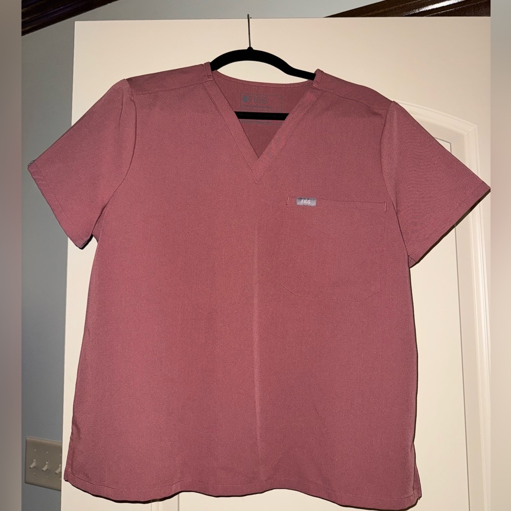 Women’s Figs Catarina one-pocket scrub top in mauve